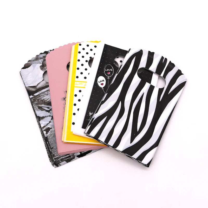 50Pcs/Lot 9x15cm Small Plastic Bags Multi Designs Gift Bag Pouches Bracelet Charms Jewelry Packaging Bags With Handles