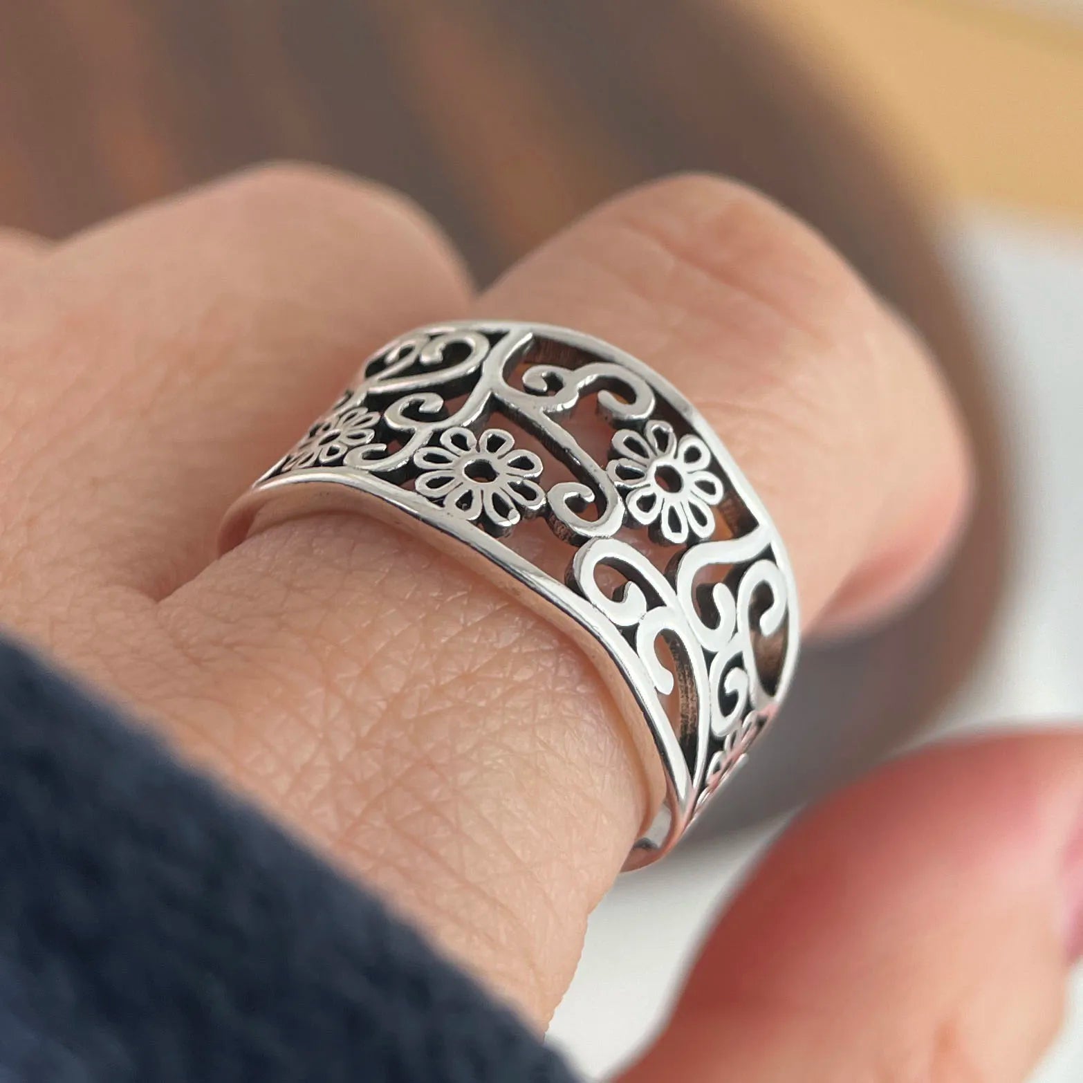 925 Sterling Silver Rings for Women Couple Minimalist Handmade Simple Retro Flower Heart Ring Fine Jewelry Gift Prevent Allergy