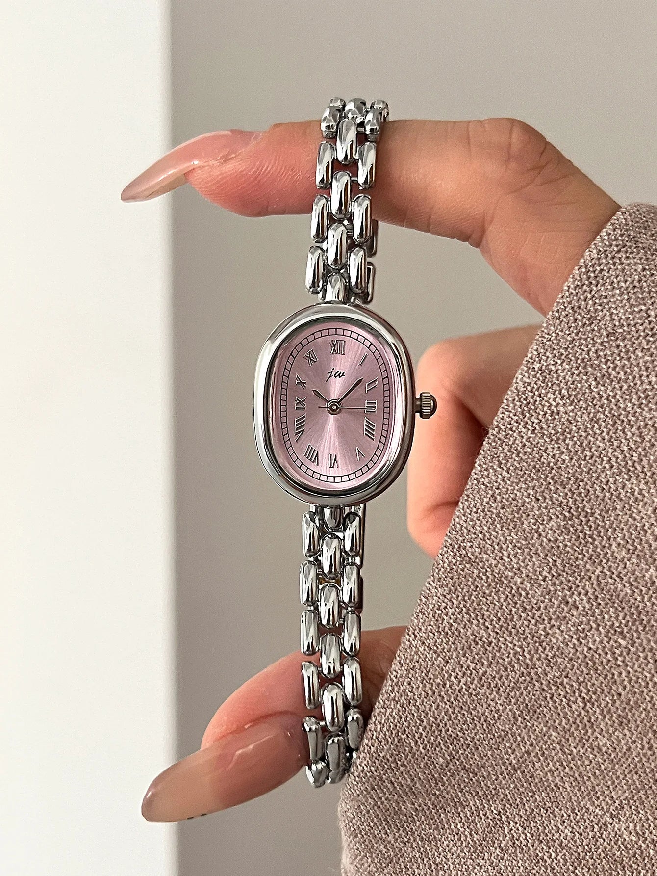 Ladies' Watches: Simple, Niche, High Aesthetic, Artistic, Versatile Oval-Shaped Female Fashionable Quartz Clock Wristwatches