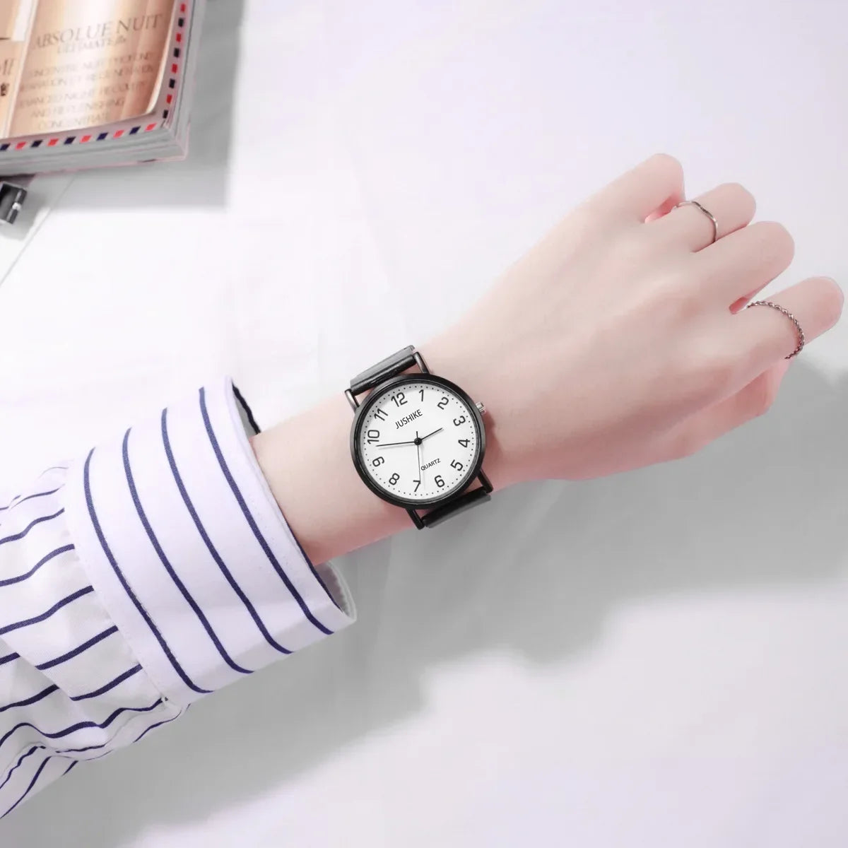 Simple Black White Women Quartz Watches Minimalist Design Silicone Strap Bracelet Wristwatch Women's Fashion Dress Watch Gifts