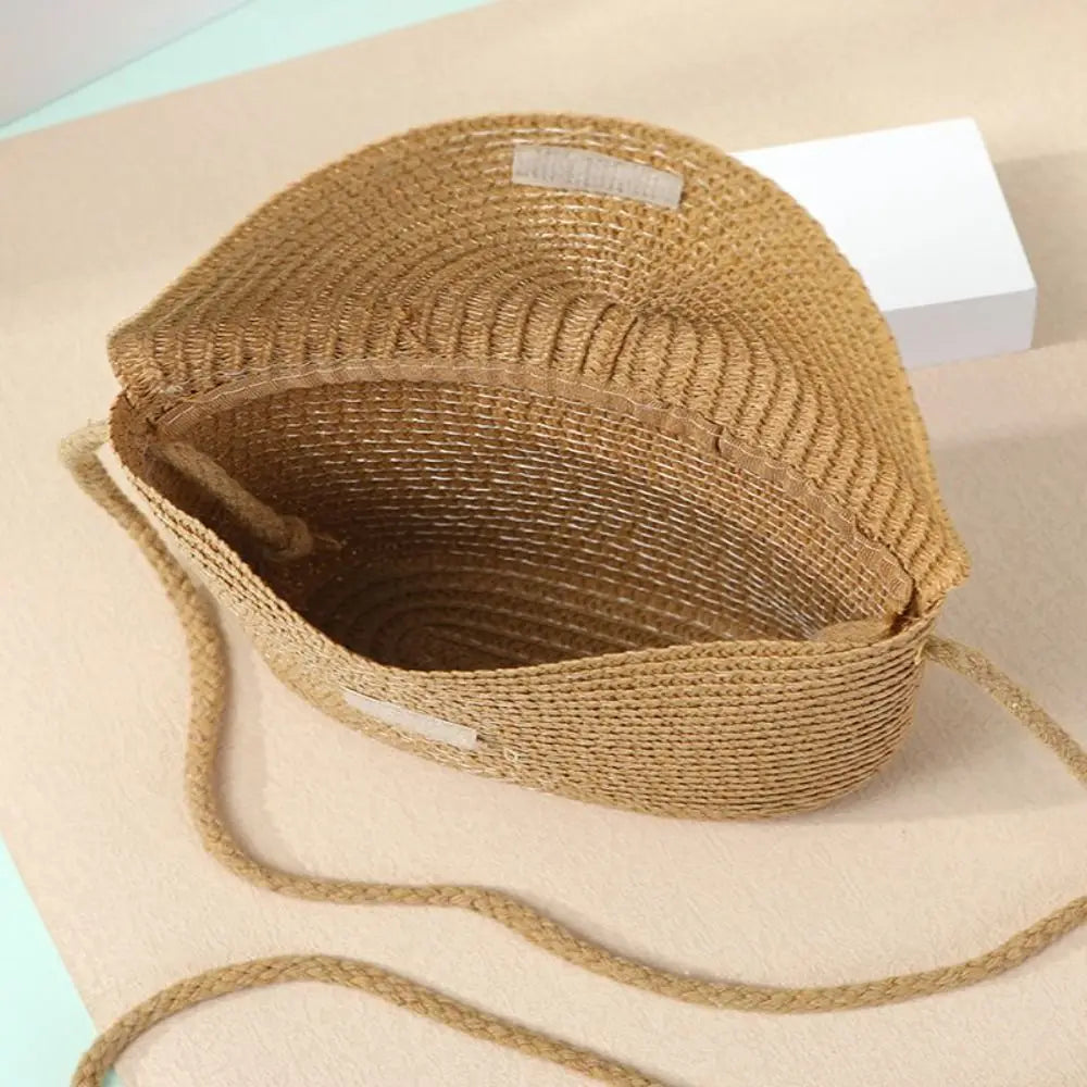 Handwoven Shell Shape Straw Shoulder Bag Crossbody Bag Kid Summer Beach Straw Bag Envelope Wallet for Wowen Girls