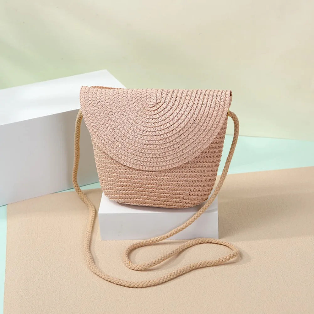 Handwoven Shell Shape Straw Shoulder Bag Crossbody Bag Kid Summer Beach Straw Bag Envelope Wallet for Wowen Girls