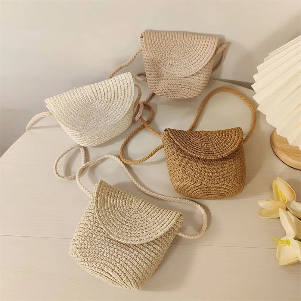 Handwoven Shell Shape Straw Shoulder Bag Crossbody Bag Kid Summer Beach Straw Bag Envelope Wallet for Wowen Girls
