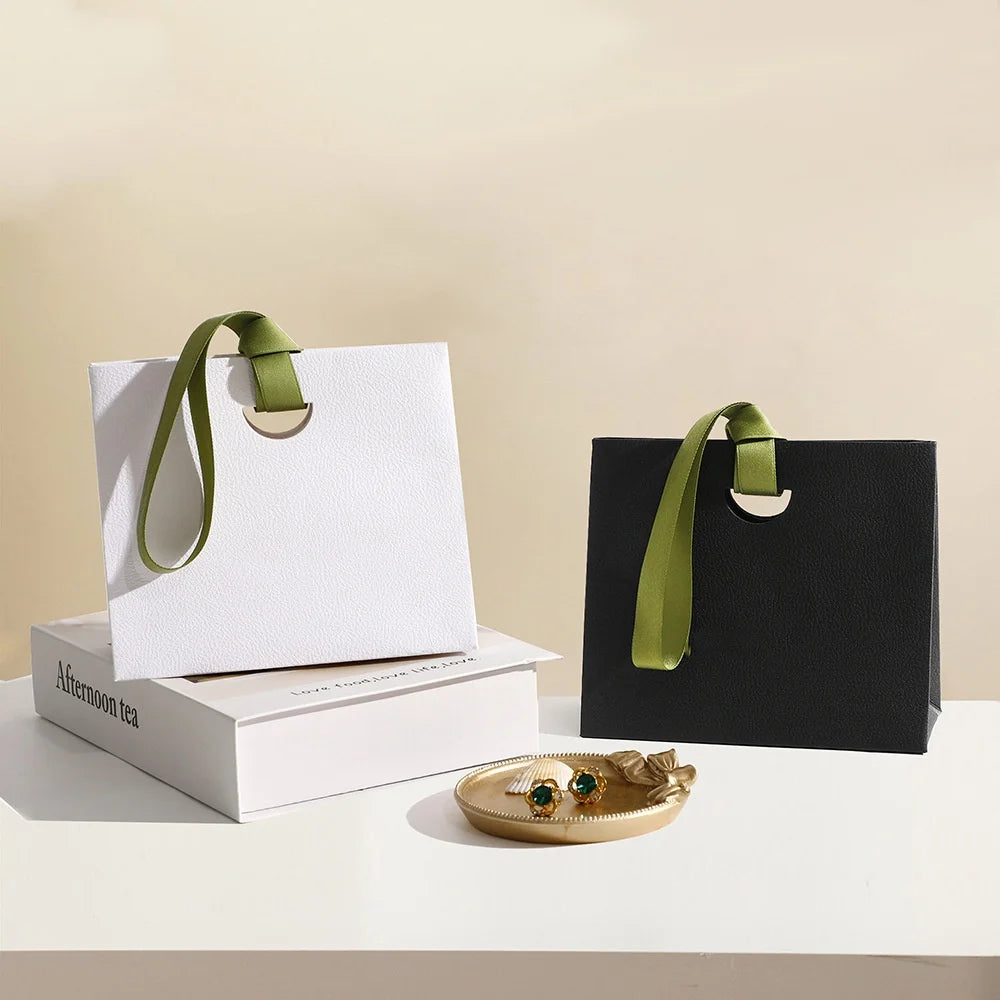 Luxury Brand Jewelery Packaging with Ribbon Paper Gift Wrapping Bag Eadphones Lipstick Storage Wedding Party Gift Tote Handbag