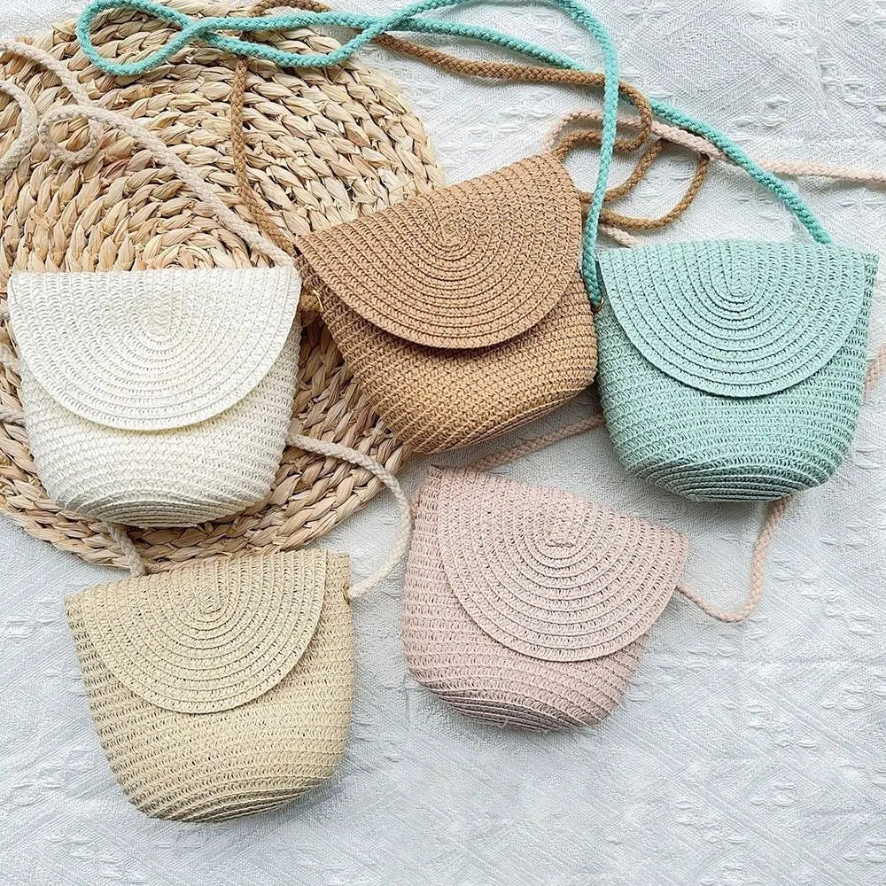 Handwoven Shell Shape Straw Shoulder Bag Crossbody Bag Kid Summer Beach Straw Bag Envelope Wallet for Wowen Girls