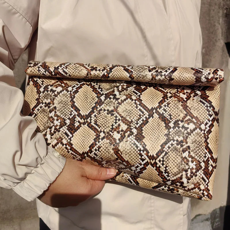 Simple Snake Pattern Rolled Edge Clutch Bag Women Handbag Retro Casual Makeup Bag Women Envelope Bag