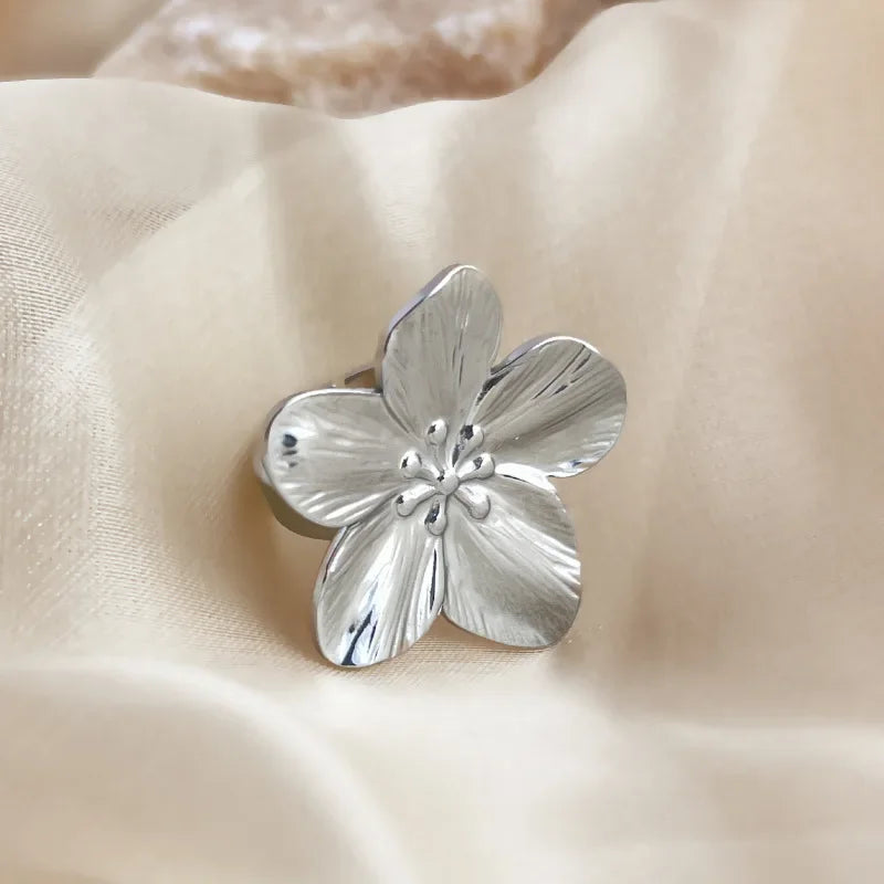 LATS 2024 New Flower Ring for Women Simple Temperament Party Fashion Trendy Charm Waterproof Jewelry Gifts Wholesale