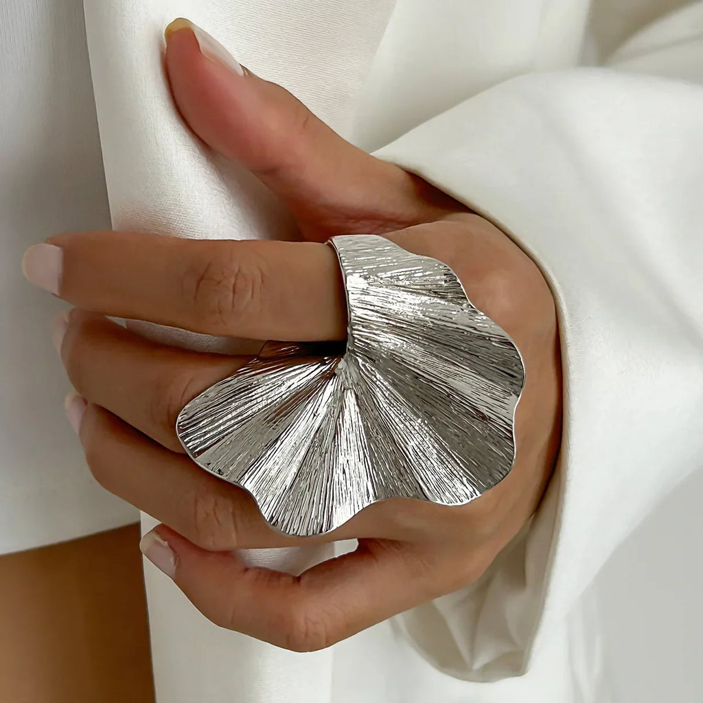 Ginkgo Leaf Ring for Women Men Fashiontrend Classic Metal Pleated Personality Leaf Fan-Shaped Finger Ring Punk Party Jewelry