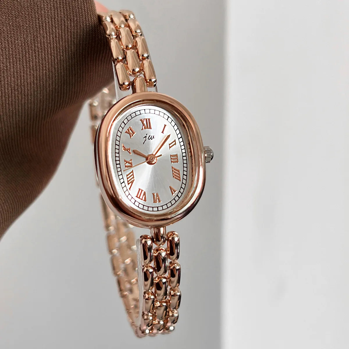 Ladies' Watches: Simple, Niche, High Aesthetic, Artistic, Versatile Oval-Shaped Female Fashionable Quartz Clock Wristwatches