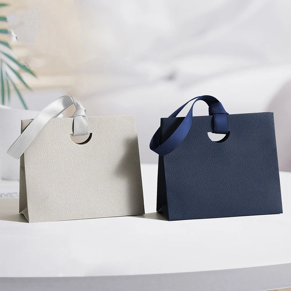 Luxury Brand Jewelery Packaging with Ribbon Paper Gift Wrapping Bag Eadphones Lipstick Storage Wedding Party Gift Tote Handbag