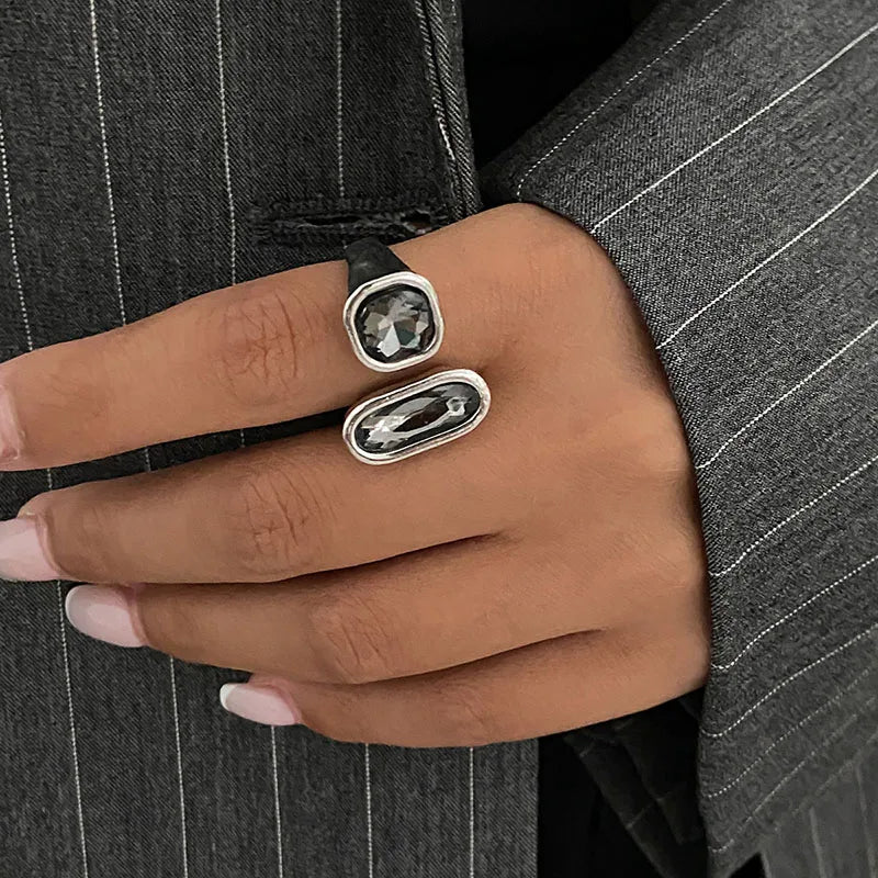 Fashion Grey Crystal Geometric Ring Women Design Silver Color Square Finger Rings Asymmetrical Zircon Daily Wear Jewelry Gifts