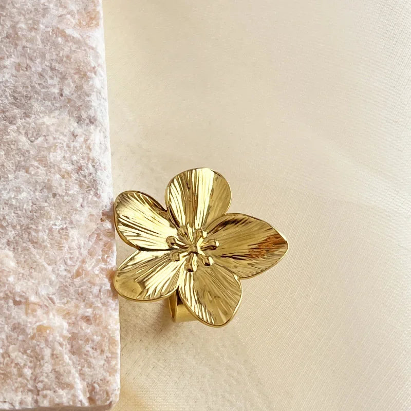 LATS 2024 New Flower Ring for Women Simple Temperament Party Fashion Trendy Charm Waterproof Jewelry Gifts Wholesale