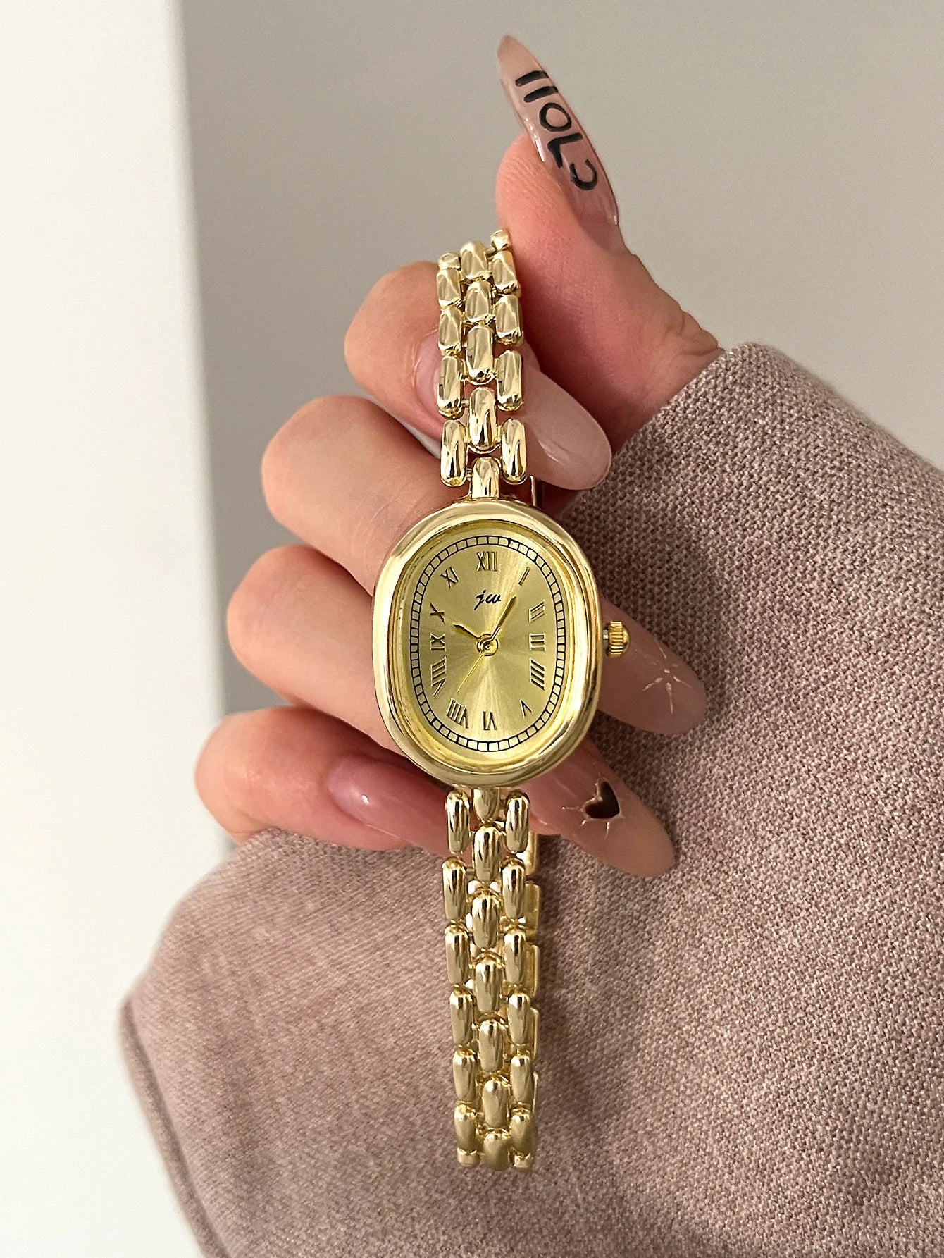 Ladies' Watches: Simple, Niche, High Aesthetic, Artistic, Versatile Oval-Shaped Female Fashionable Quartz Clock Wristwatches