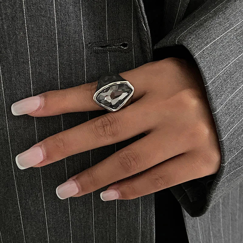 Fashion Grey Crystal Geometric Ring Women Design Silver Color Square Finger Rings Asymmetrical Zircon Daily Wear Jewelry Gifts