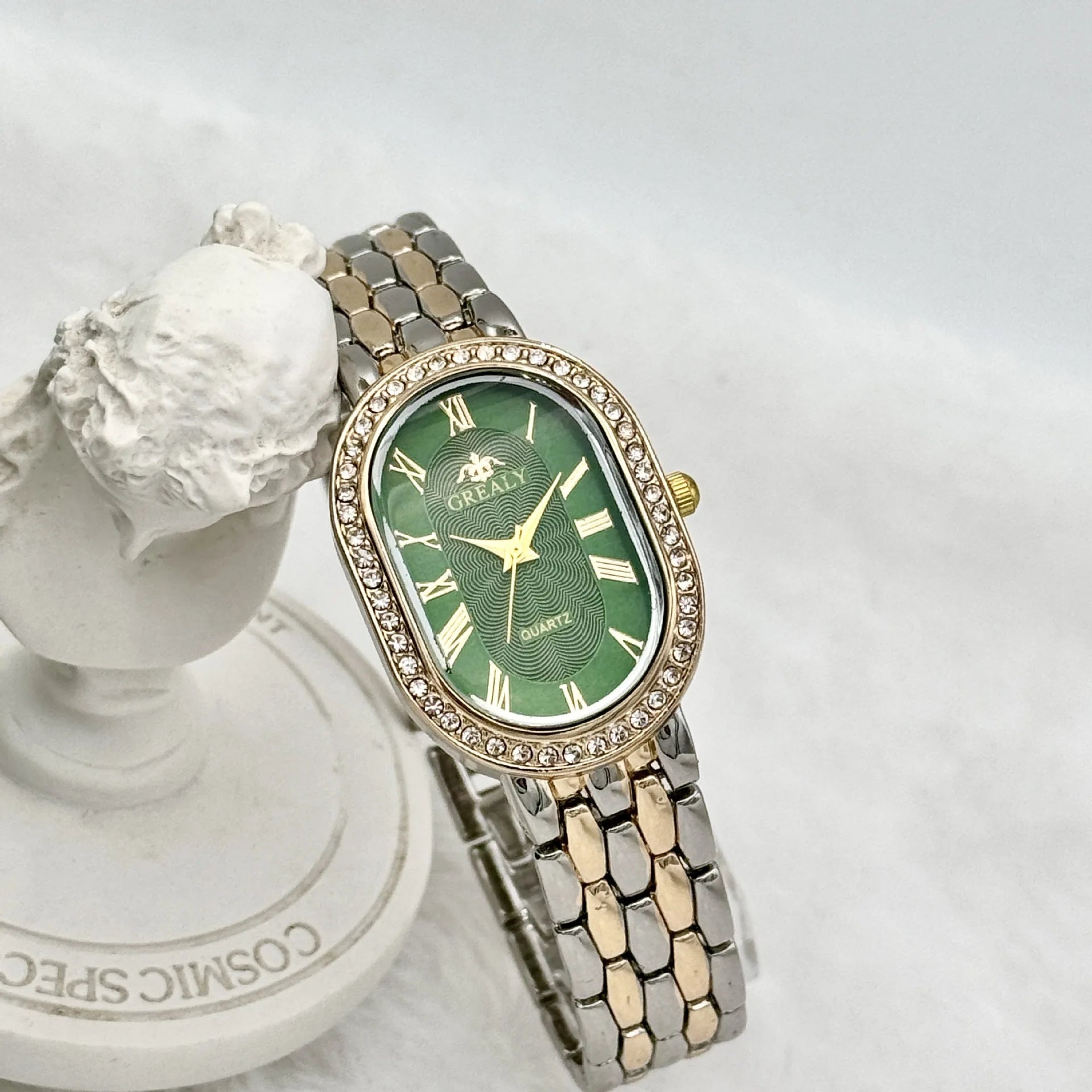 Ladies' Watches Fashionable Luxury Wrist Watch Diamond Encrusted Oval Roman Numeral Dial Quartz Watch Women's Clock