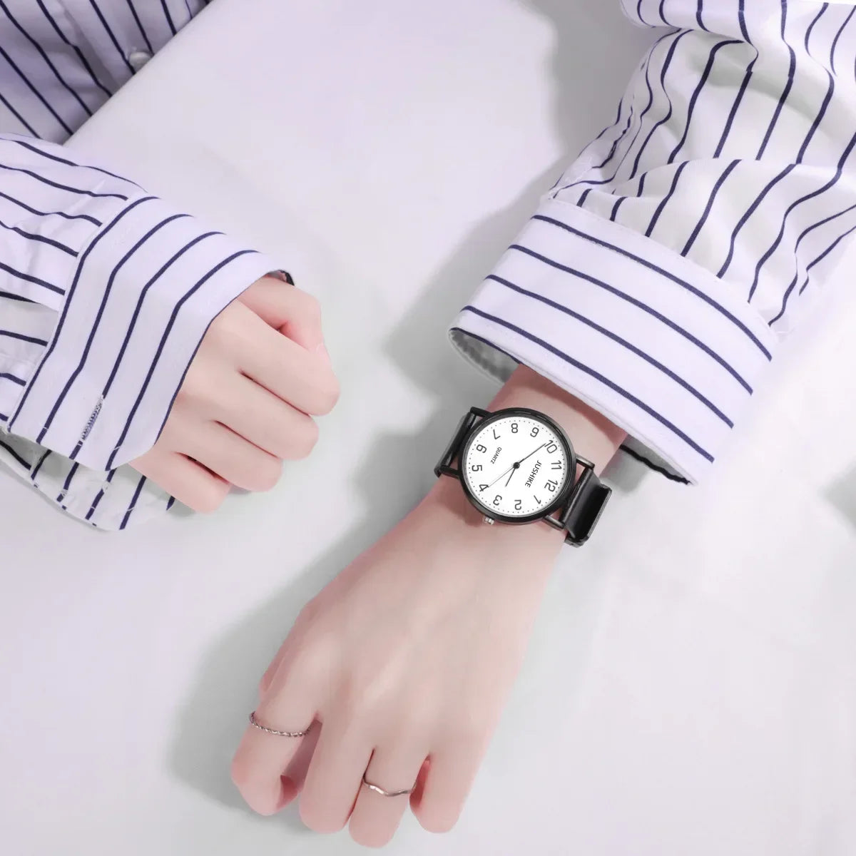 Simple Black White Women Quartz Watches Minimalist Design Silicone Strap Bracelet Wristwatch Women's Fashion Dress Watch Gifts