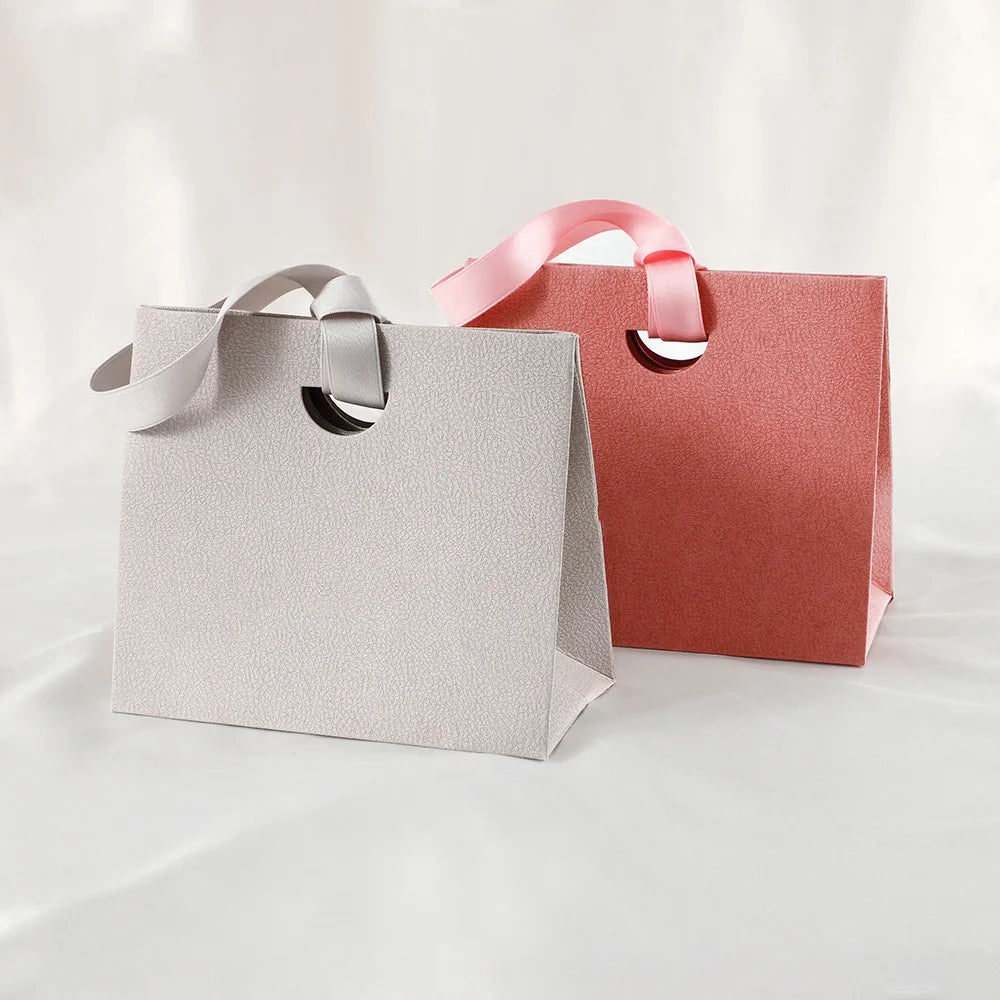 Luxury Brand Jewelery Packaging with Ribbon Paper Gift Wrapping Bag Eadphones Lipstick Storage Wedding Party Gift Tote Handbag