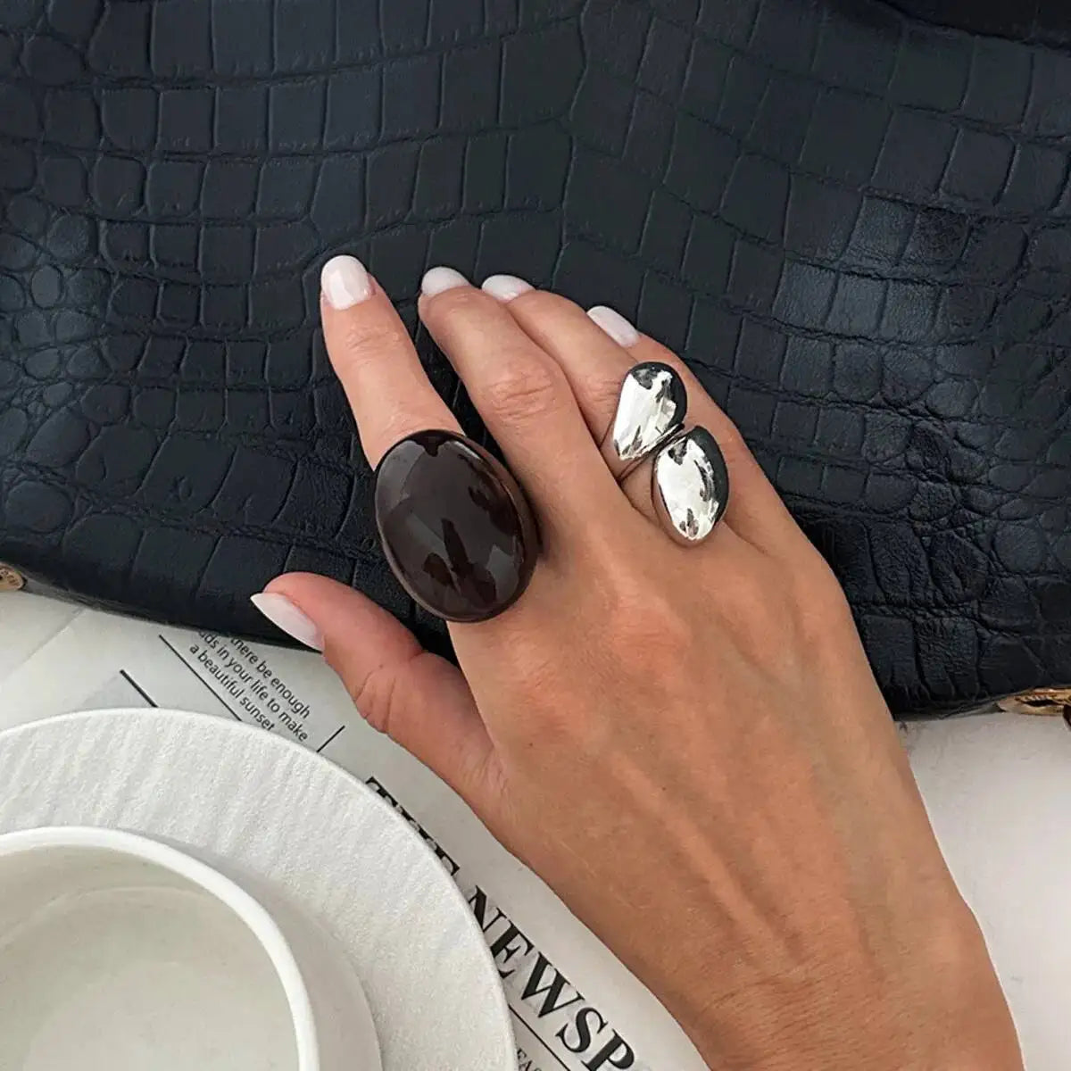 KunJoe 2Pcs/Set New Retro Metal Water Drop Acrylic Ring Women 2026 Fashion Geometric Thick Resin Knuckle Rings Set Boho Jewelry