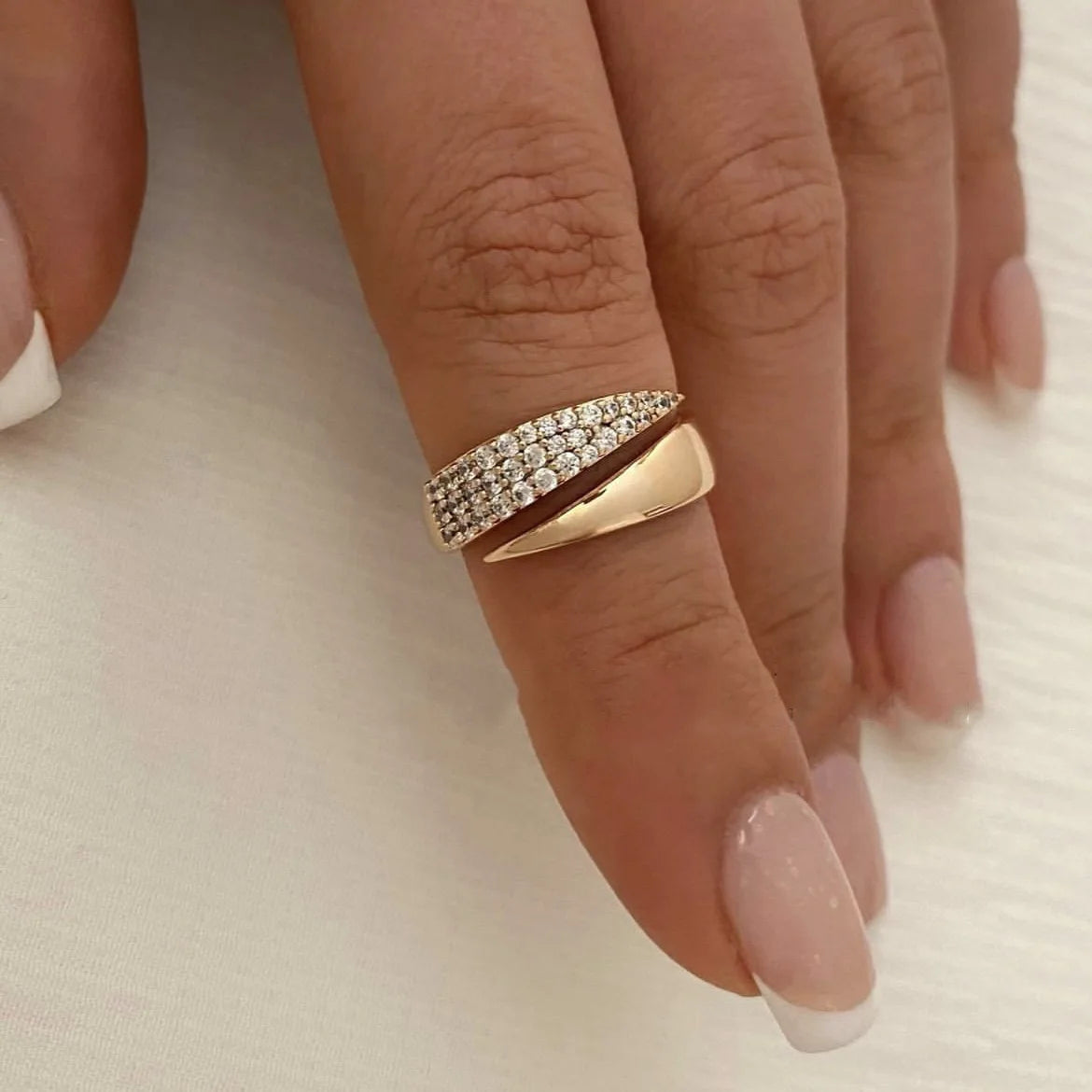 2024 New Stainless Steel 18 K Gold Plated Sun Rings for Women Natural Stone Inlaid in Hollow Metal Texture Ring Trendy Jewelry