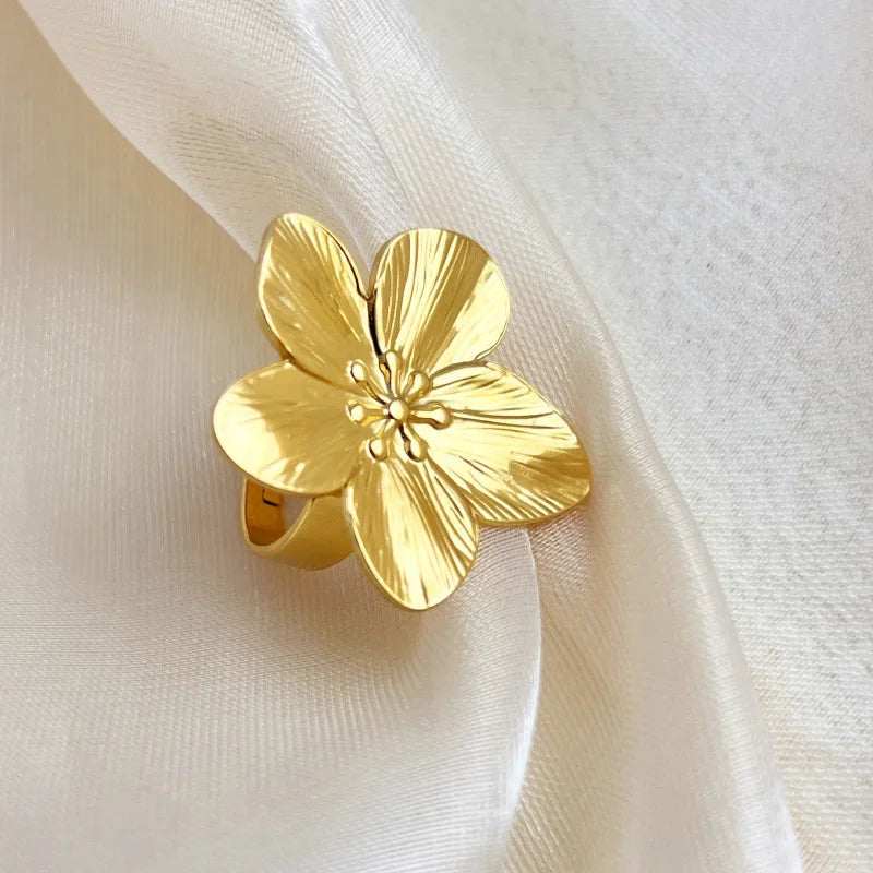 LATS 2024 New Flower Ring for Women Simple Temperament Party Fashion Trendy Charm Waterproof Jewelry Gifts Wholesale