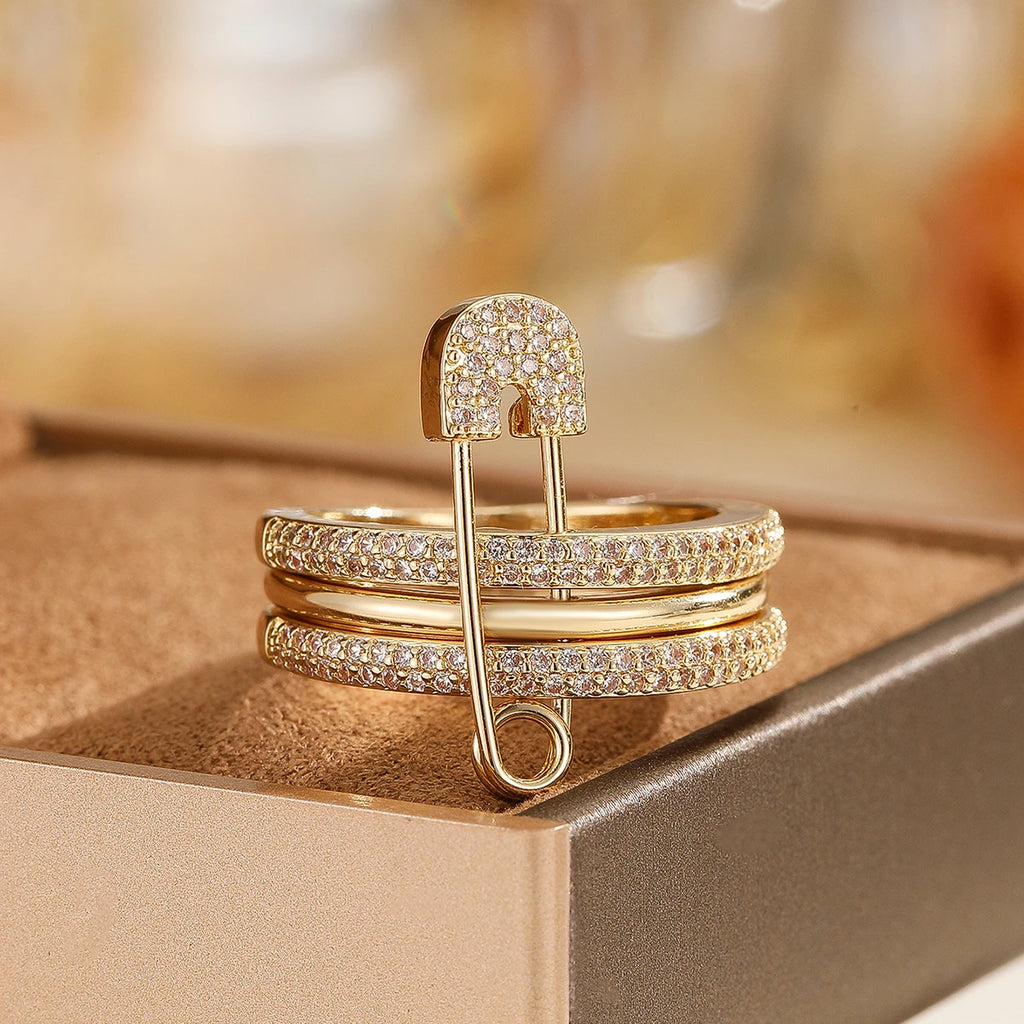 A Three-Ring Stacked Paper Clip Ring, Copper Imitation Faded, Fashionable And Simple For Women To Wear